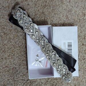 Elegant Silver Crystal Belt